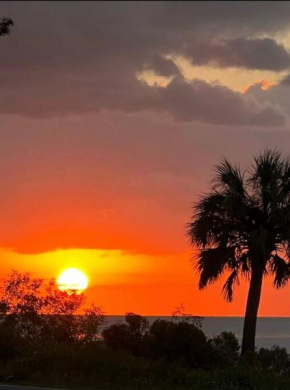 Bayfront, Water View, 5 min to Beach, Pet Friendly
